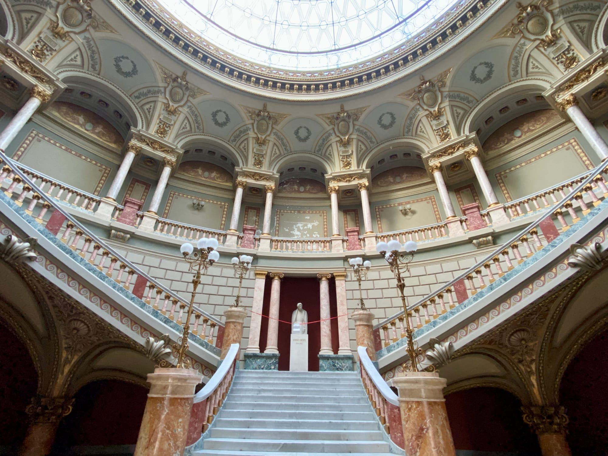 The round hall of the Athenaeum, with the double marble staircase, the balustrades and the statue of George Enescu