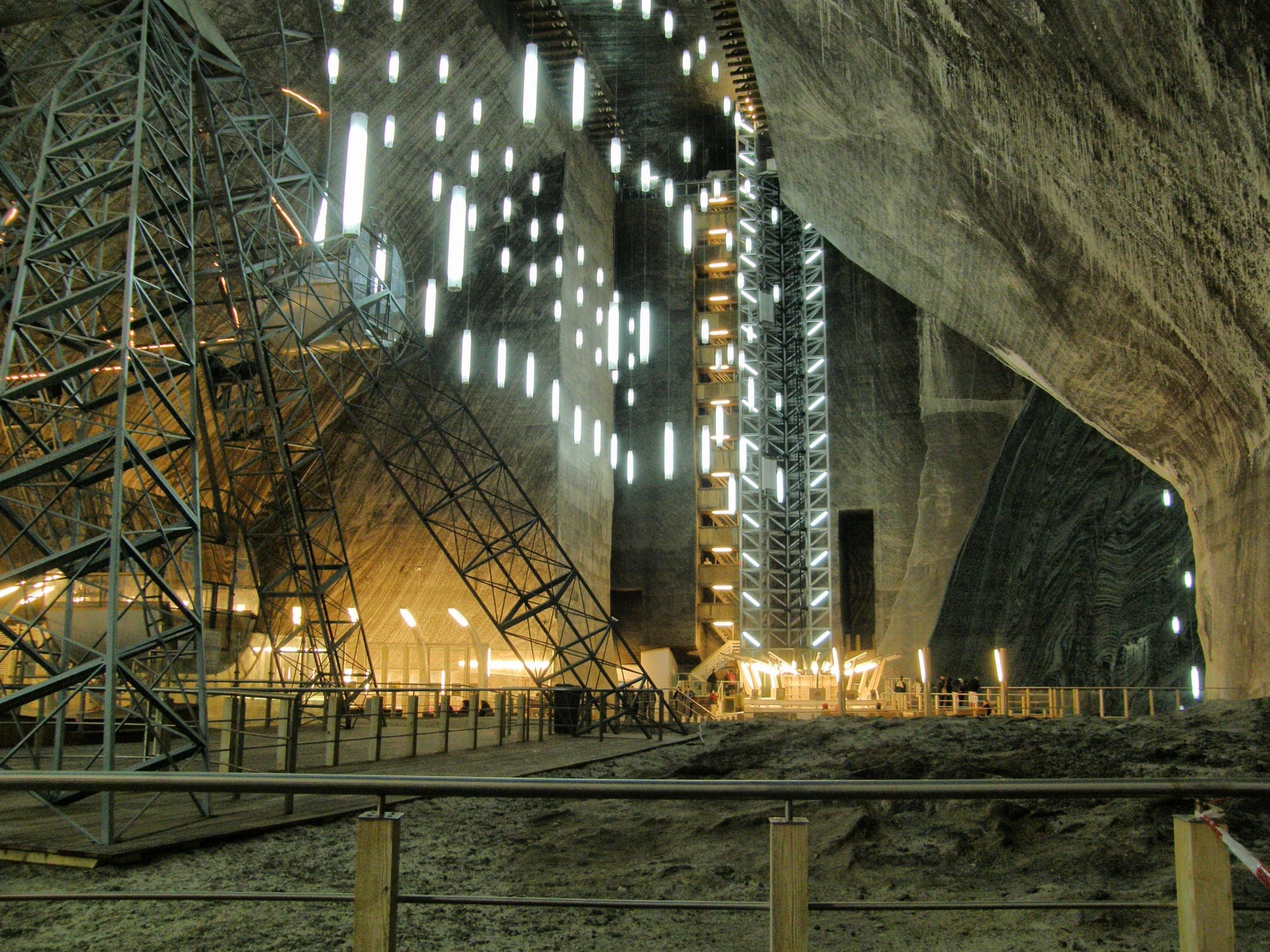 The floor of the Rudolf mine, with the Ferris wheel, the lamp-lit lift tower and the huge banded salt walls